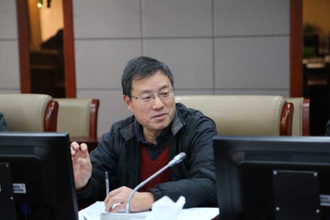 校党委书记武贵龙主持会议