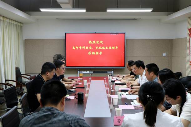 会议室里的人们 AI 生成的内容可能不正确。