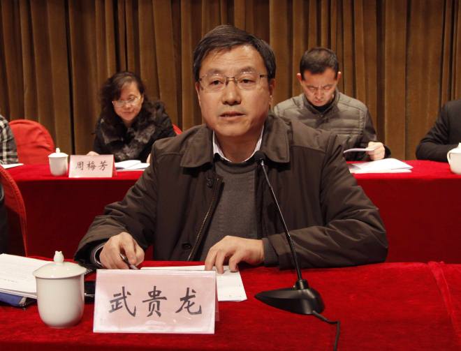 校党委书记武贵龙主持会议