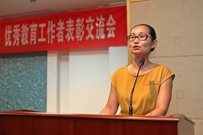 “管理育人、服务育人标兵”后勤管理处陆敏芝交流发言