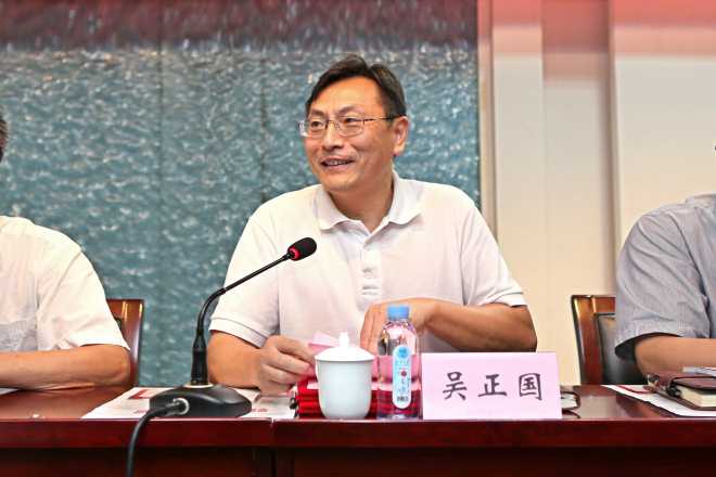 校党委常委、校长助理吴正国宣读表彰决定