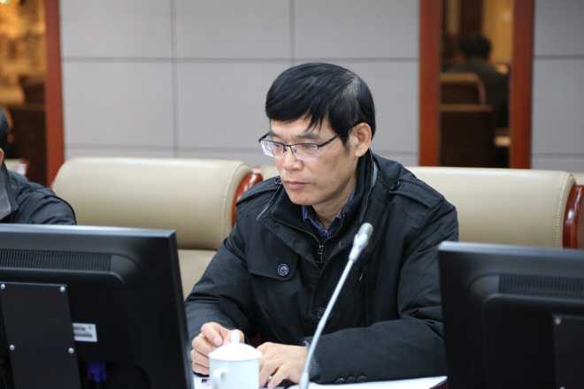 校工会主席冯群康主持会议