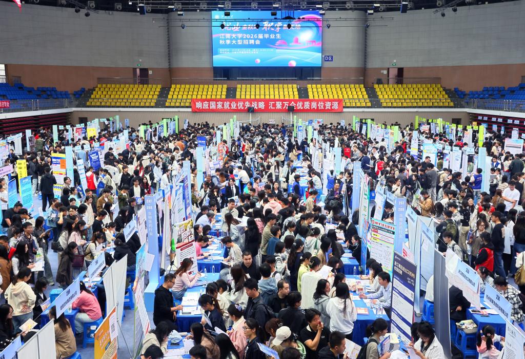 招聘会现场.jpg