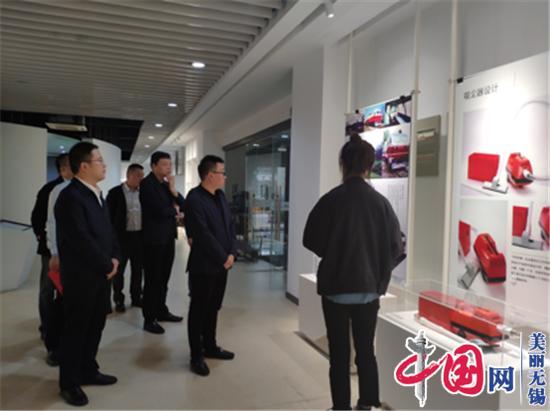 点击图片翻到下一页>> 精准对接 深度融合——无锡鹅湖与江南大学设计学院开展产学研洽谈